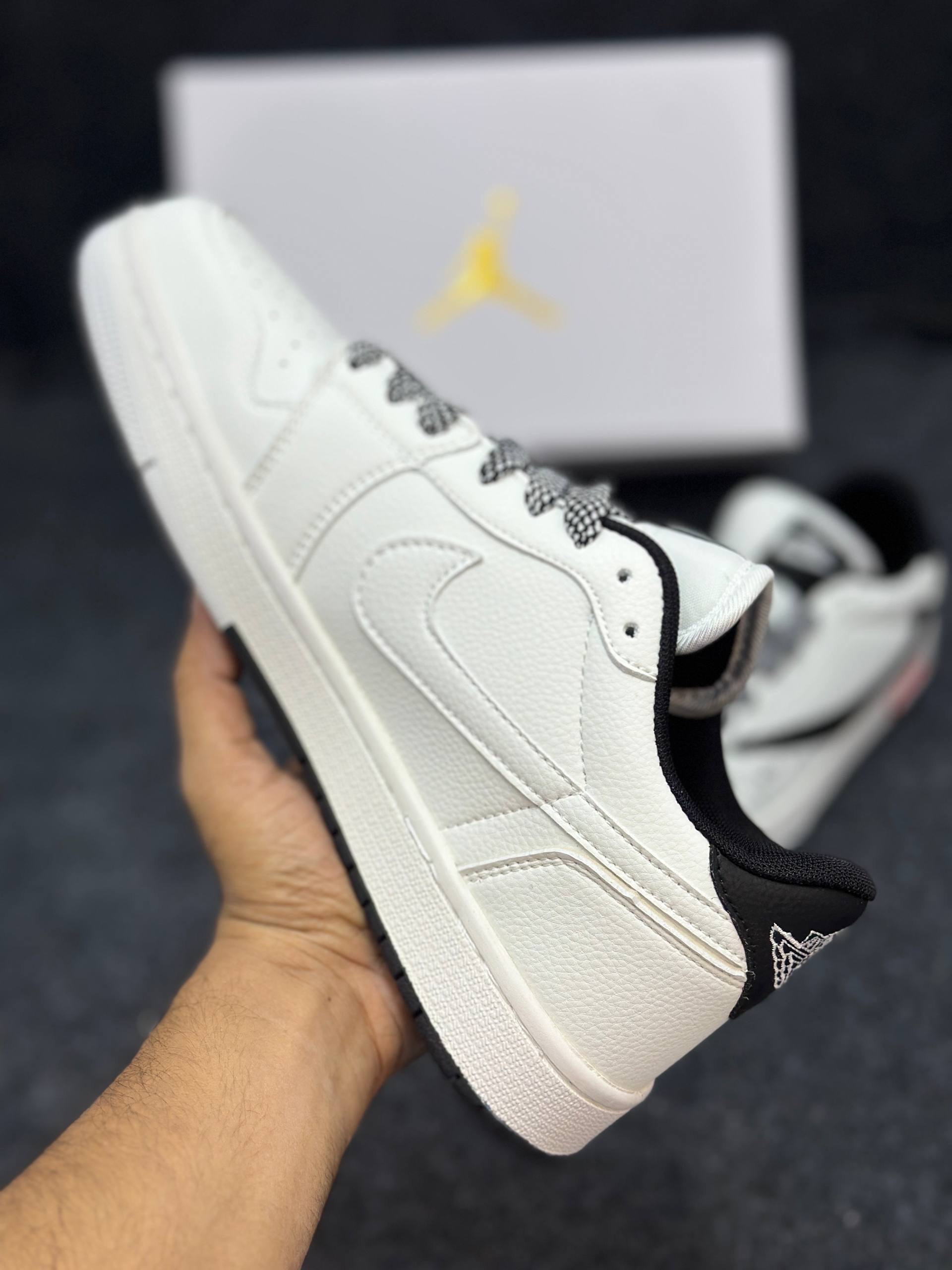 Nike X Travis Scott X Supreme - Air Jordan 1 : "Stussy Cream Black" (1:1) thumbnail 3