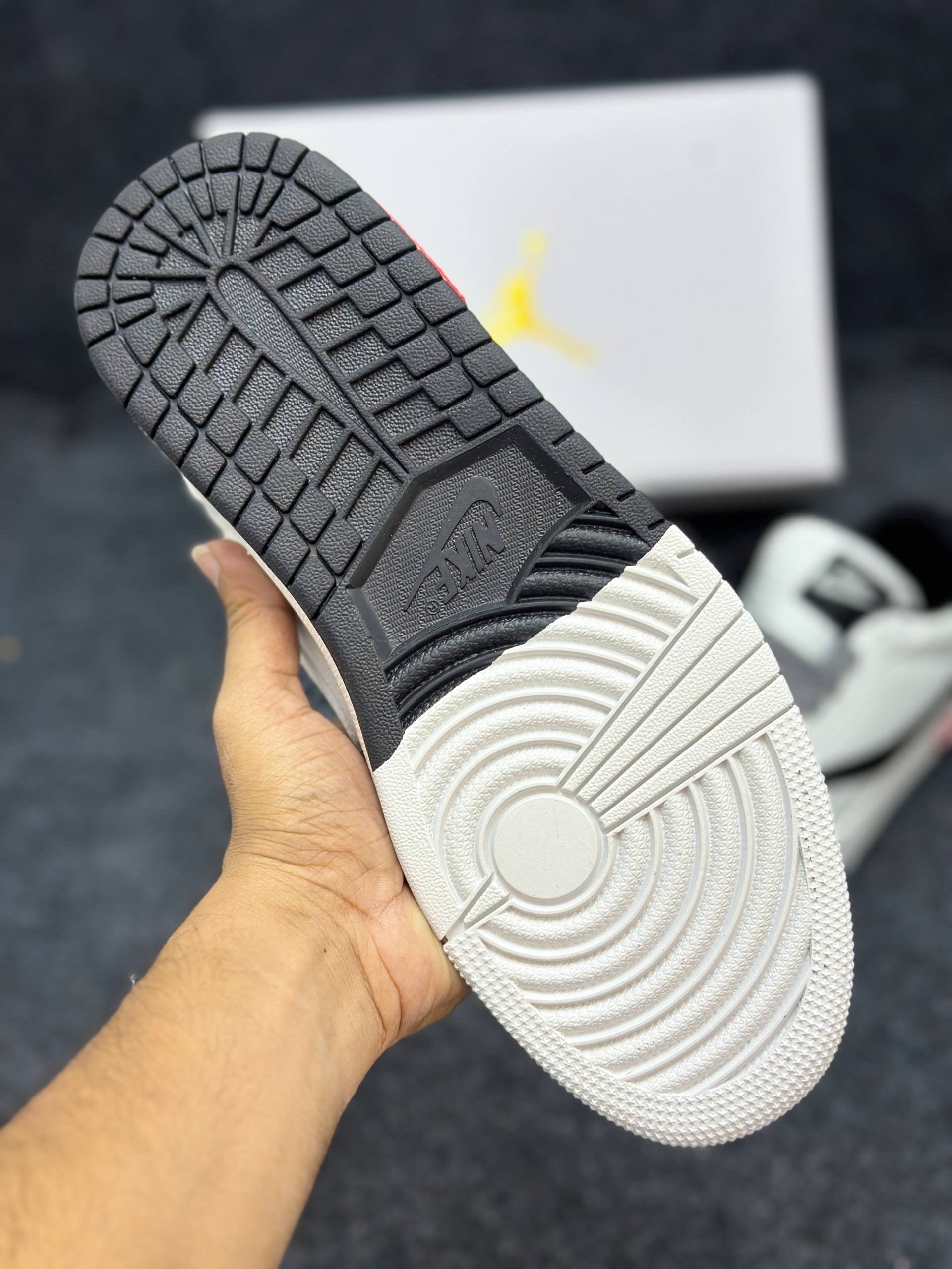 Nike X Travis Scott X Supreme - Air Jordan 1 : "Stussy Cream Black" (1:1) thumbnail 5