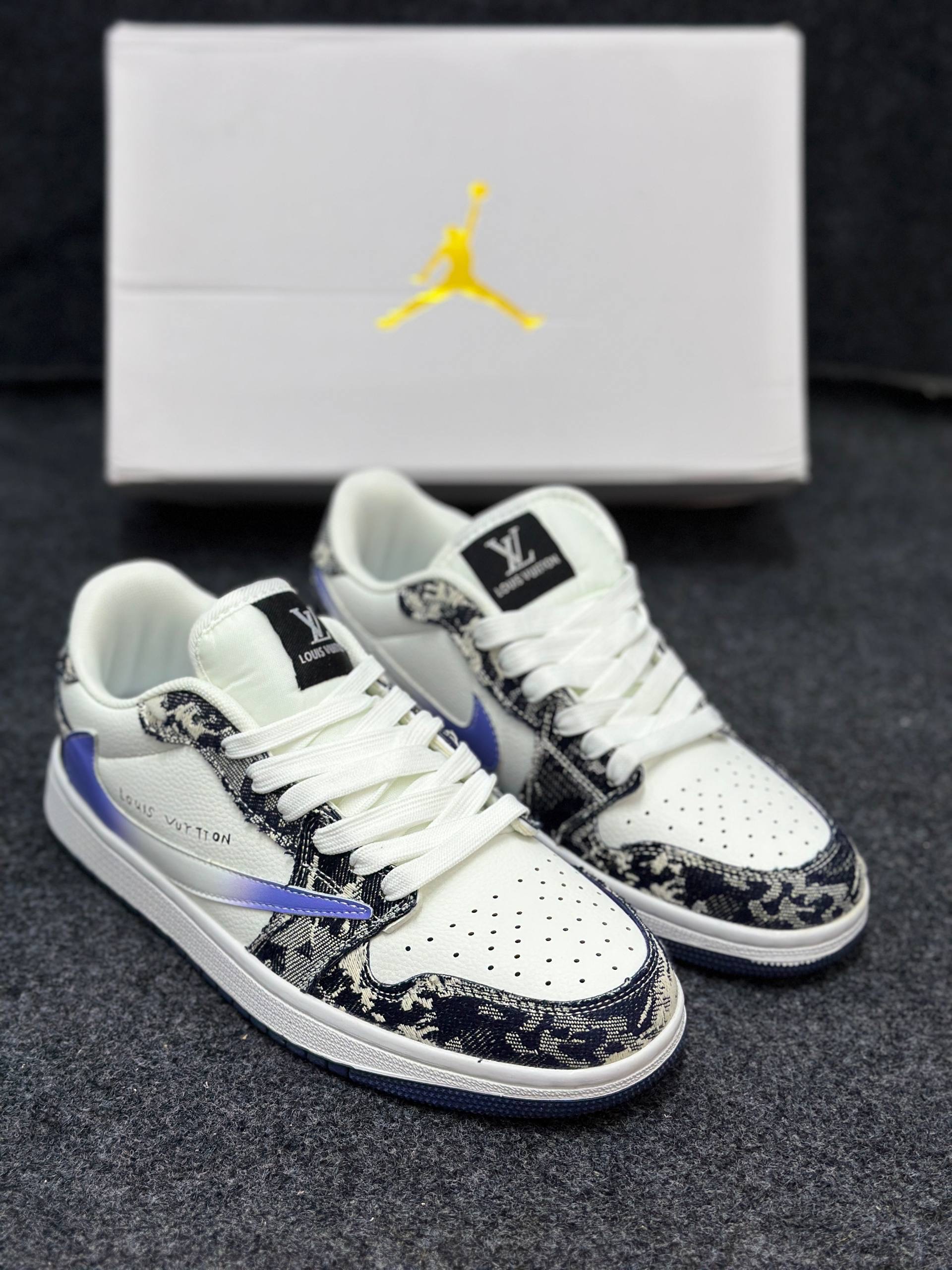 Louis Vuitton x Travis Scott x Nike - Air Jordan 1 " (1:1)onogram pattern"