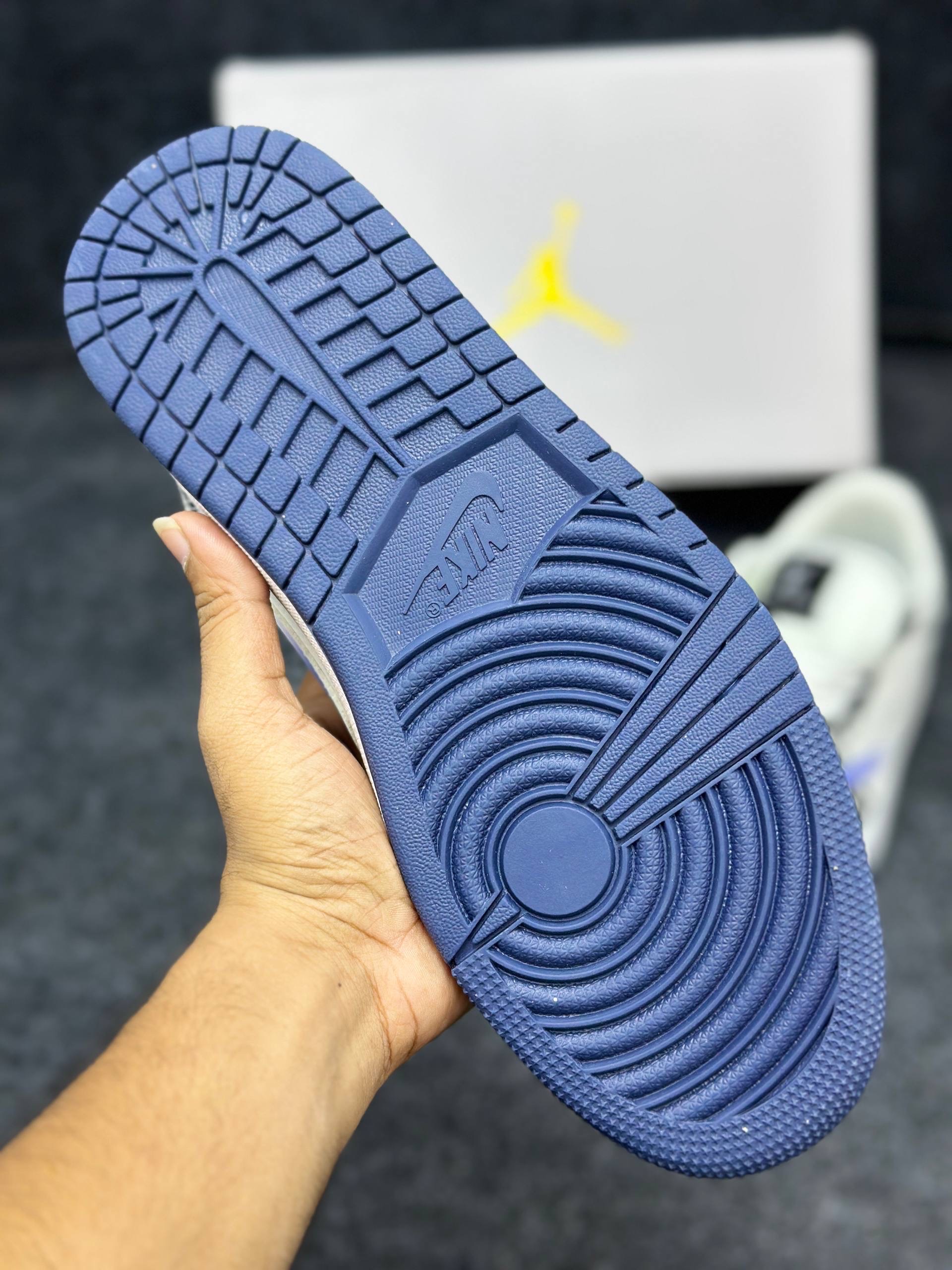 Louis Vuitton x Travis Scott x Nike - Air Jordan 1 " (1:1)onogram pattern" thumbnail 5