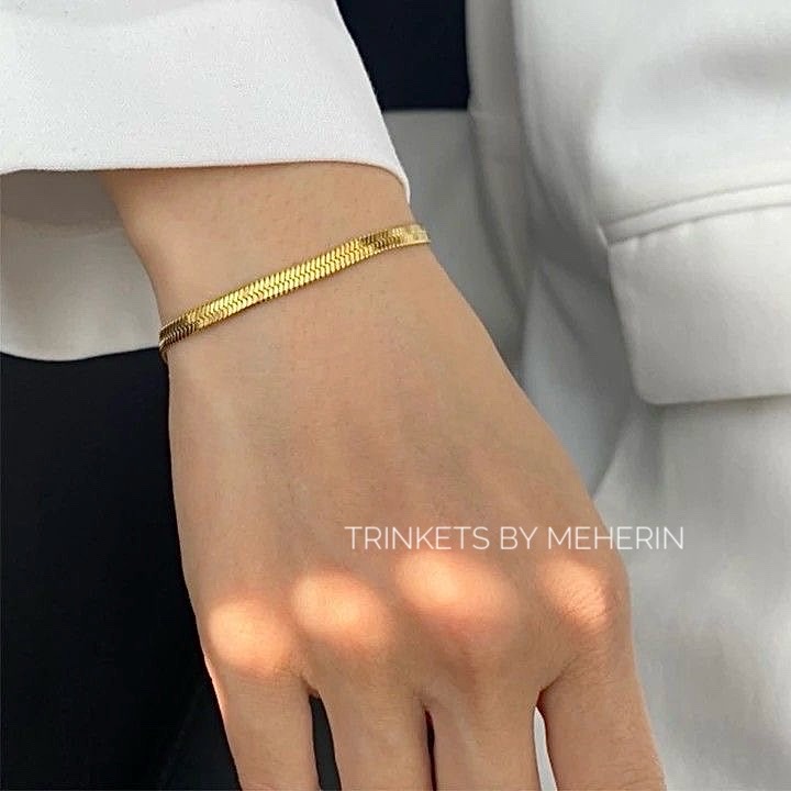 Snakebone chain bracelet