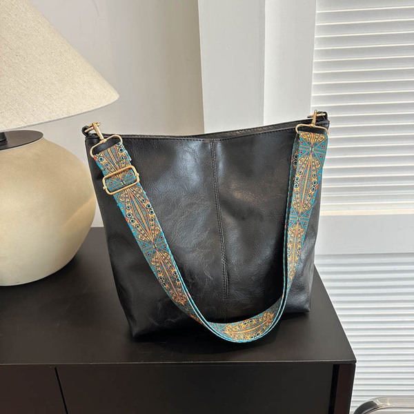 Single Shoulder Cross-Body Tote Bag (Black) image 3