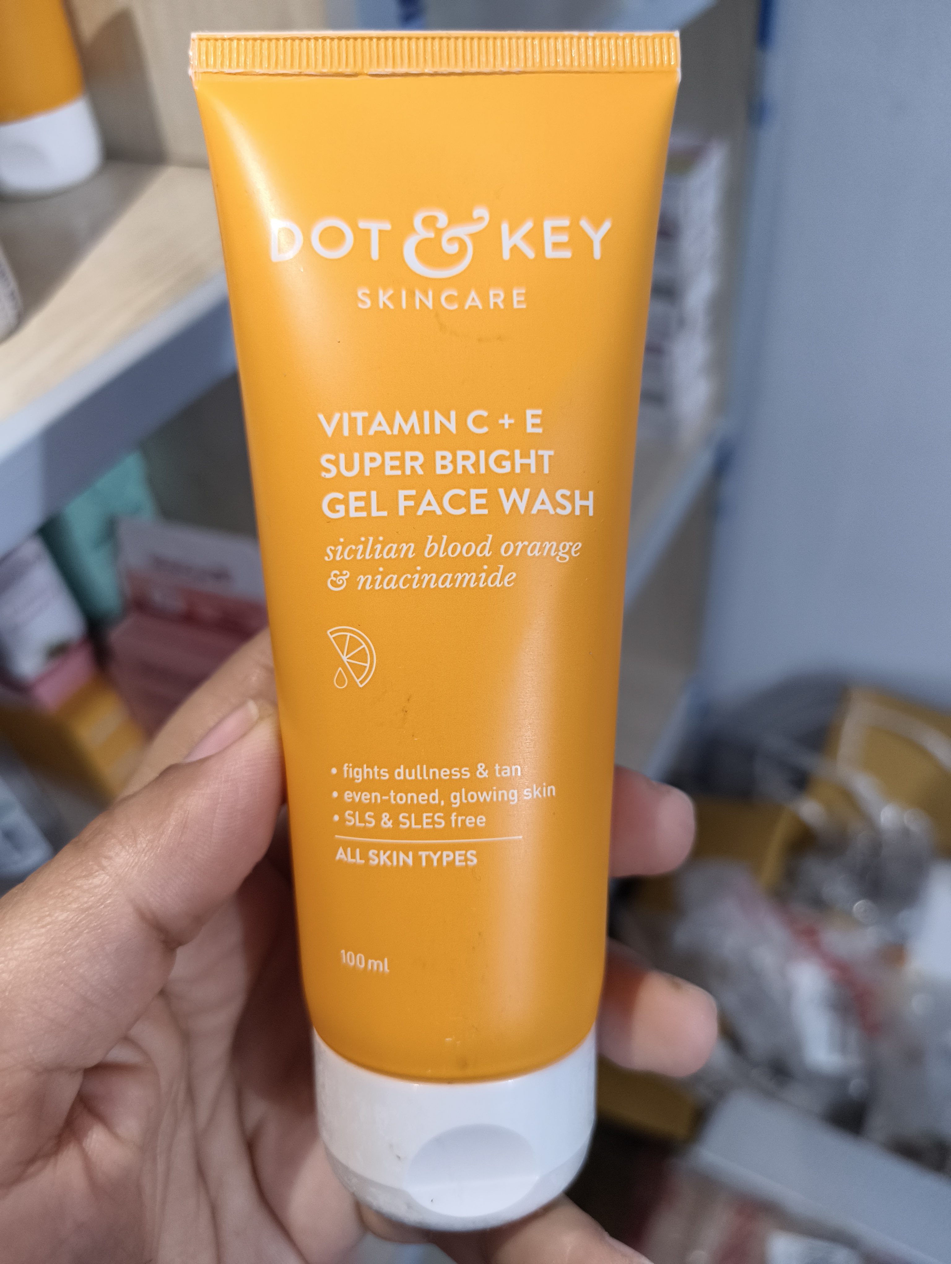 Dot & Key Vitamin C + E Super Bright Gel Face Wash 100ml_img_1