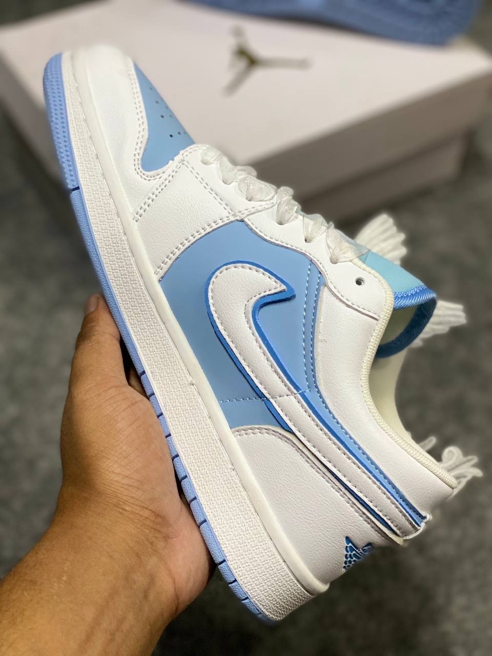 Air Jordan 1 Low: "white and light blue" "large wings attached" (1:1) thumbnail 3