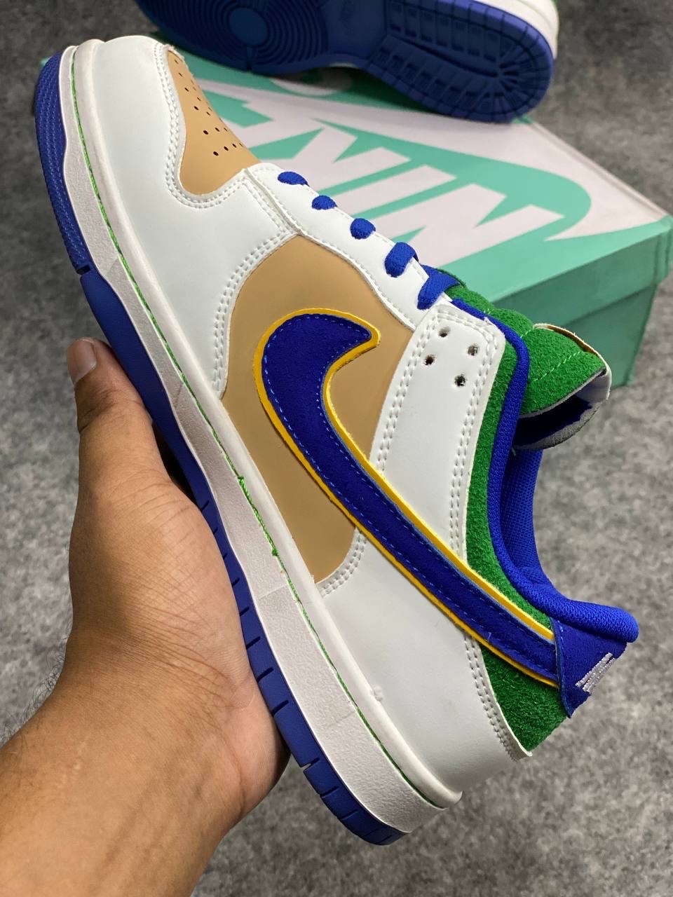 Nike SB Dunk Low Pro: "Phantom and Hyper Royal" (1:1) thumbnail 3