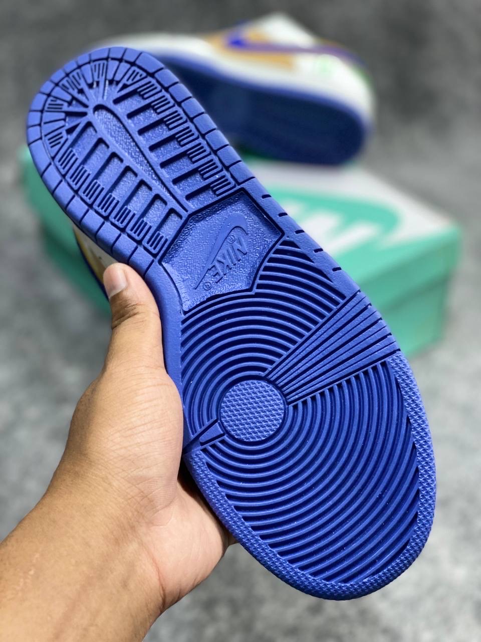 Nike SB Dunk Low Pro: "Phantom and Hyper Royal" (1:1) thumbnail 5
