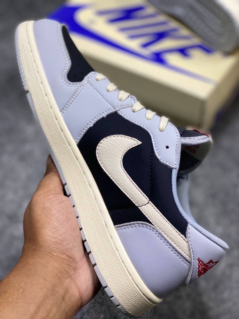Air Jordan 1 Retro Low OG SP x Travis Scott "Reverse Mocha" (OEM) thumbnail 3