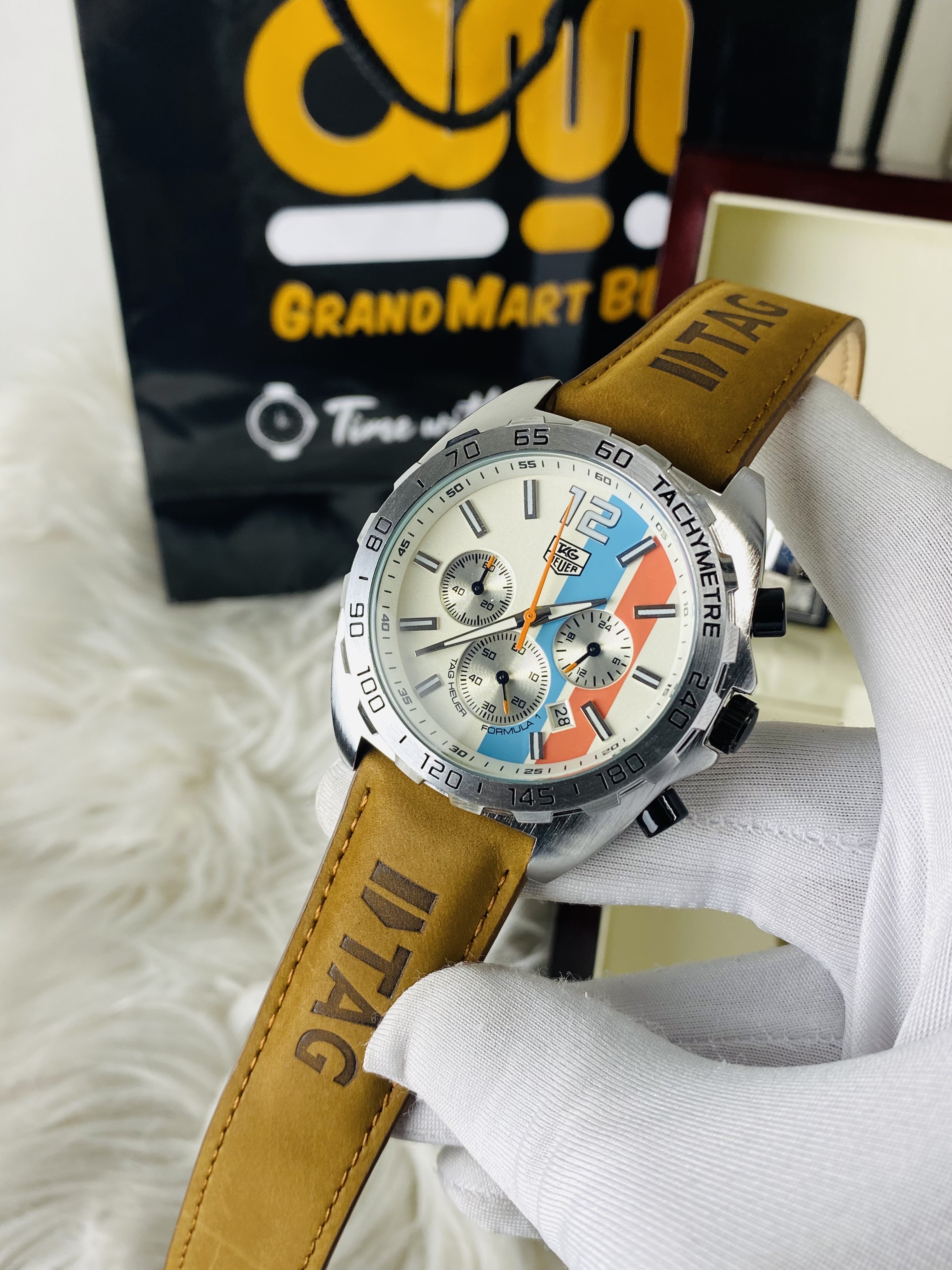 This is a TAG Heuer Formula 1 Chronograph  Leather_img_1