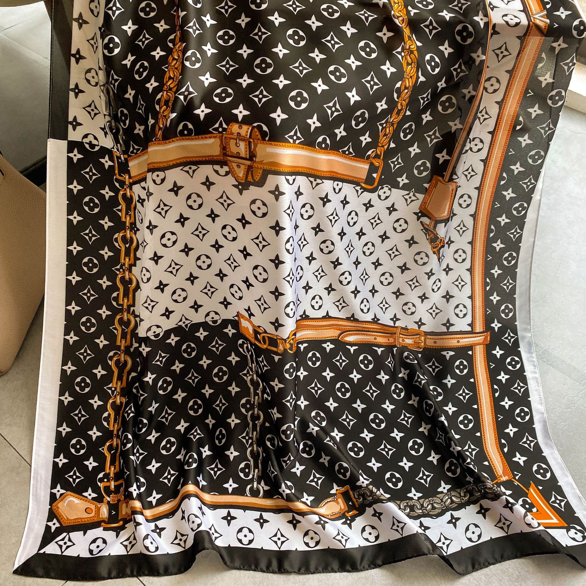 Black print silk scarf 🧣