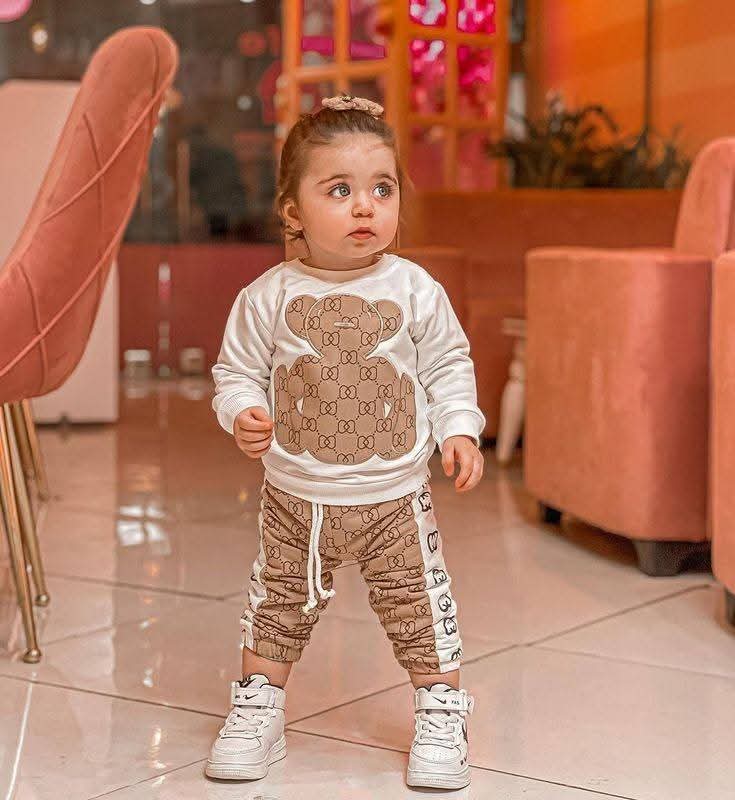 Sweat shirt and trousers set