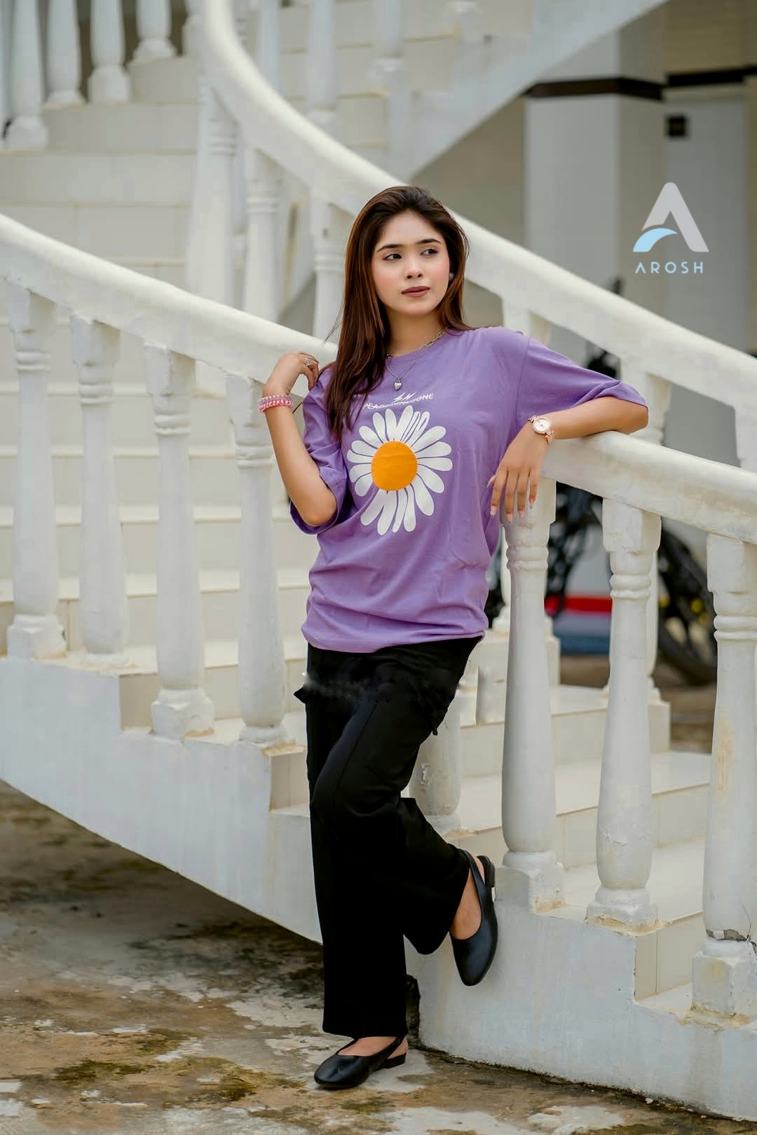 Ladies T-shirt (Flower)
