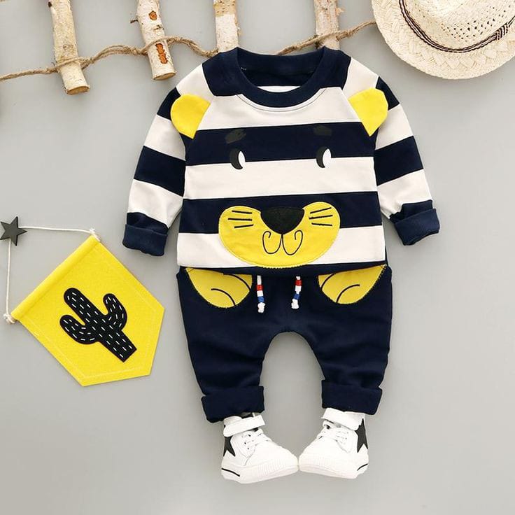 Sweat shirt and trousers set