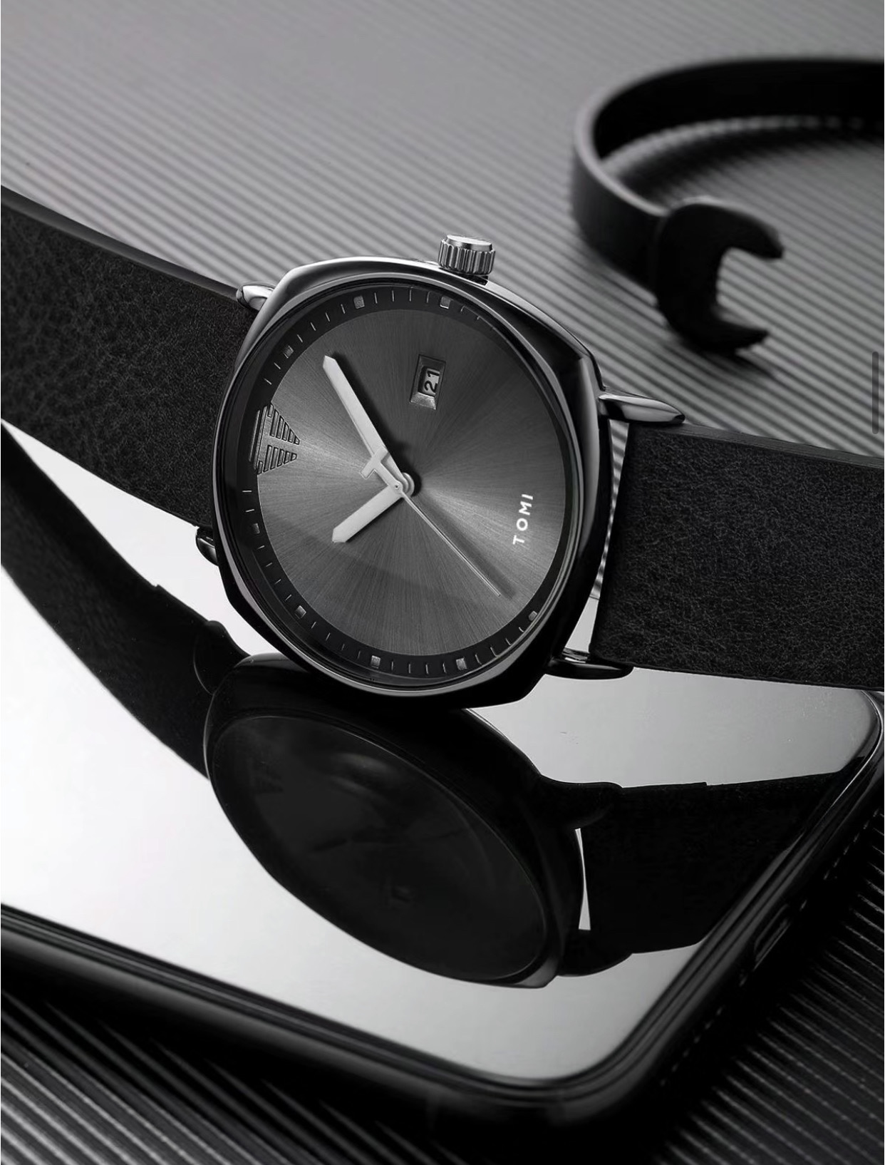 TOMI T-044 Men's Quartz Leather Belt Watch With Date (Black)_img_2