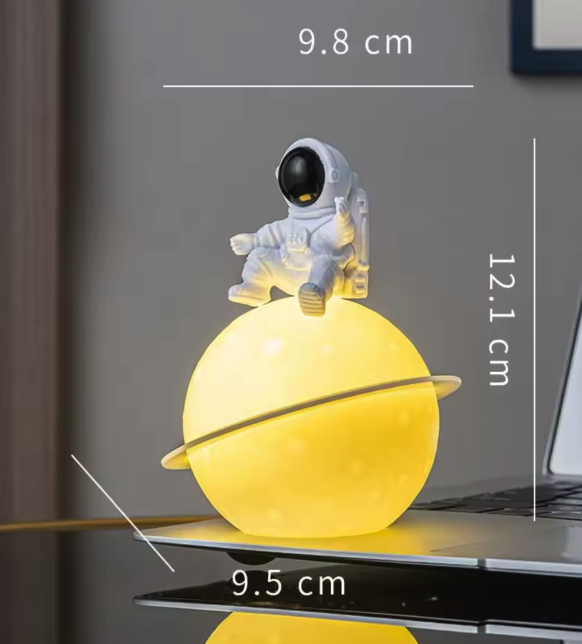 Astronaut-themed LED night light with 3D moon design - Battery Operated_img_8