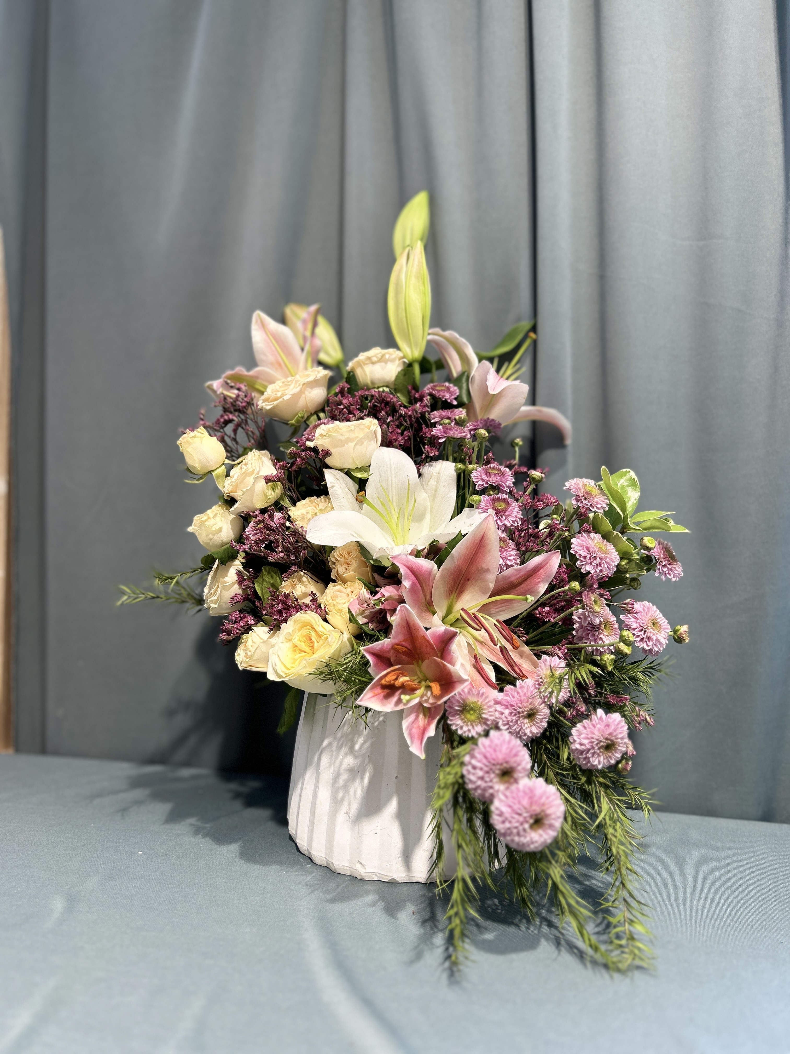 Mix type and colours fresh flowers vase