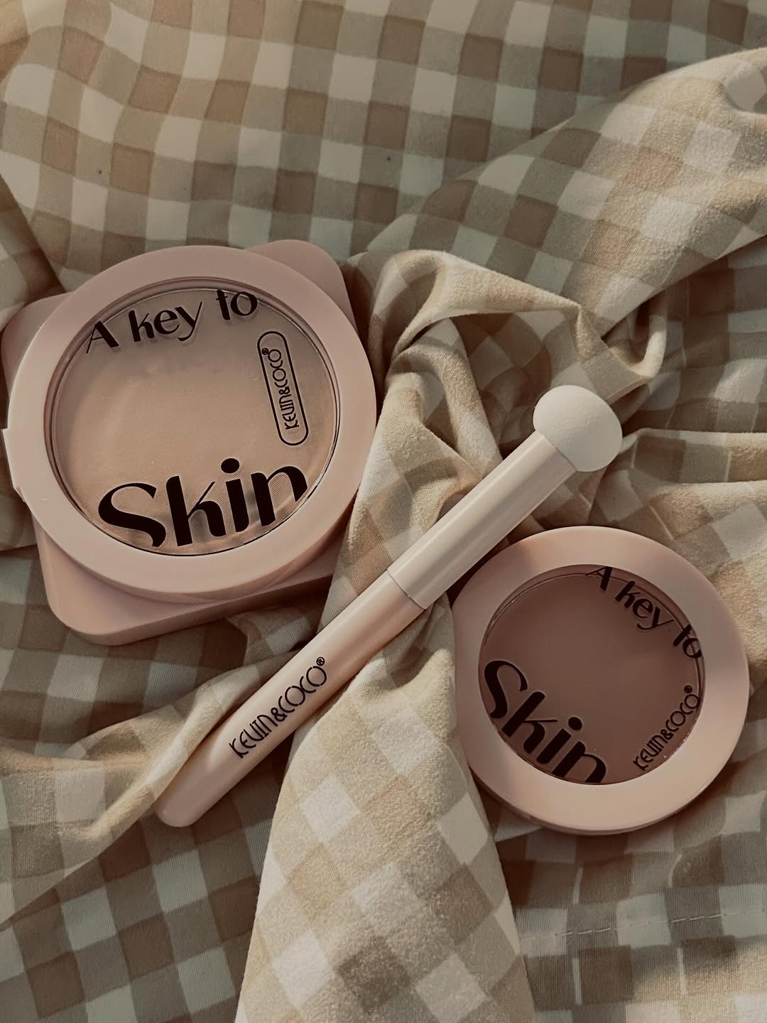A Key to Skin Compact Powder and Concealer