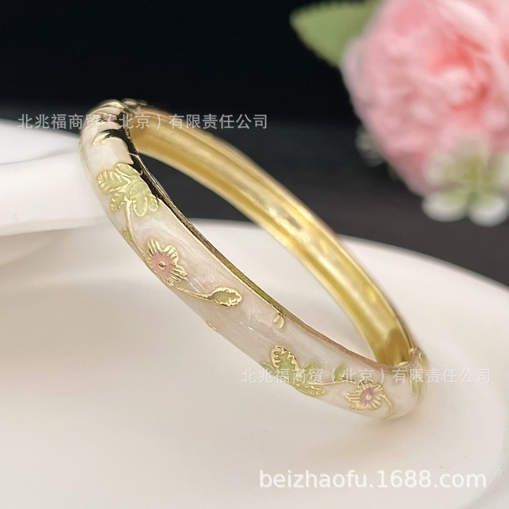 Off-white Flower Bangle_img_0