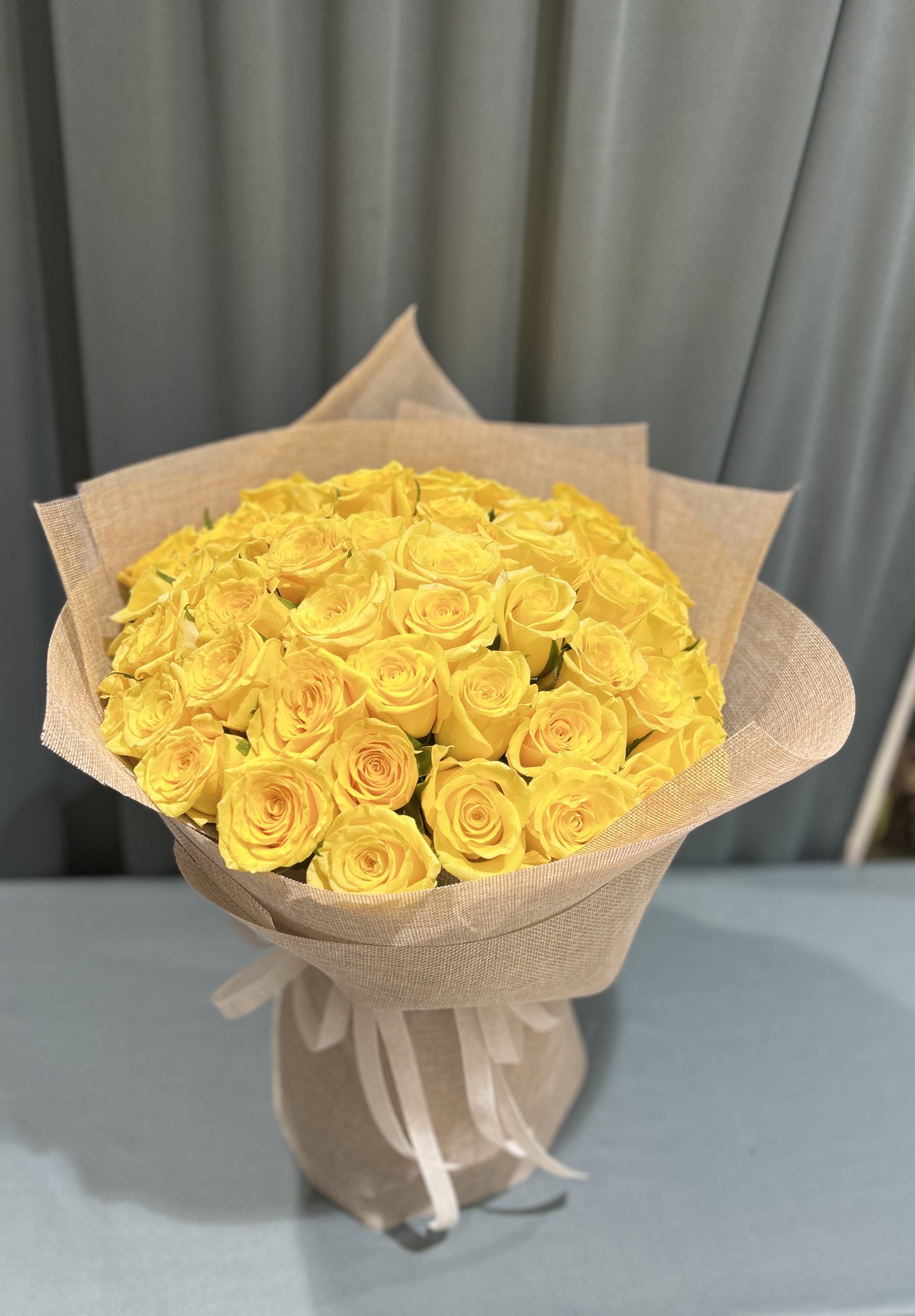 Yellow & browBrown hand bouquet