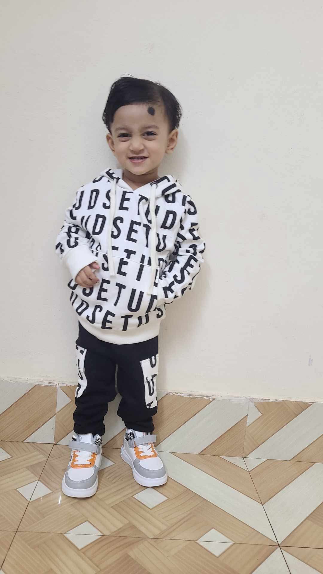 Hoodie and trousers_img_1