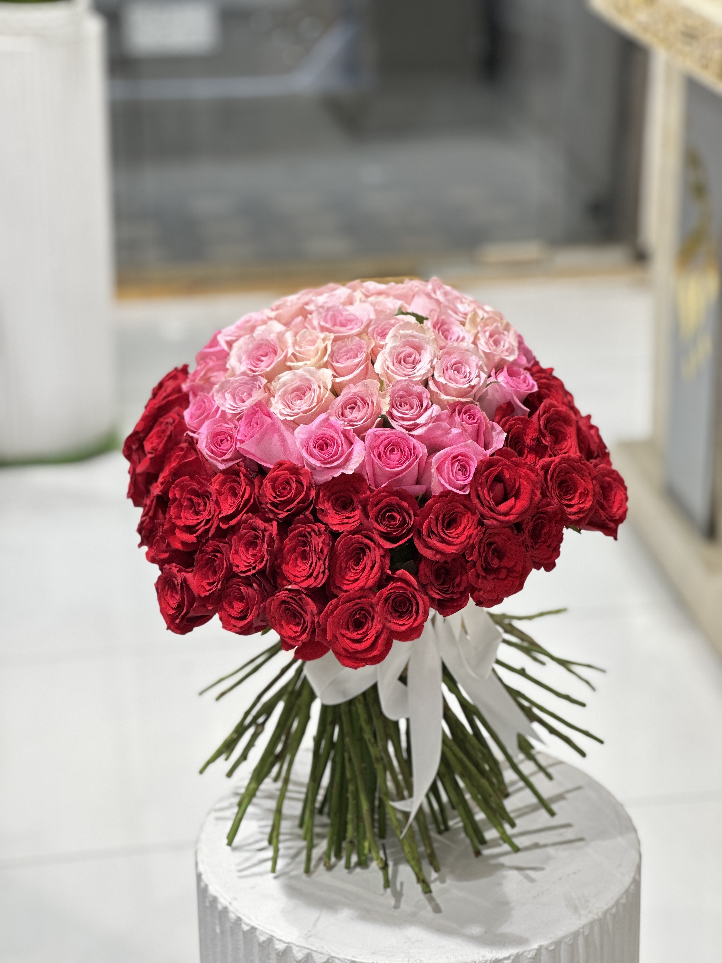 PINK LITE-DARK & RED ROSES HAND BOUQUET