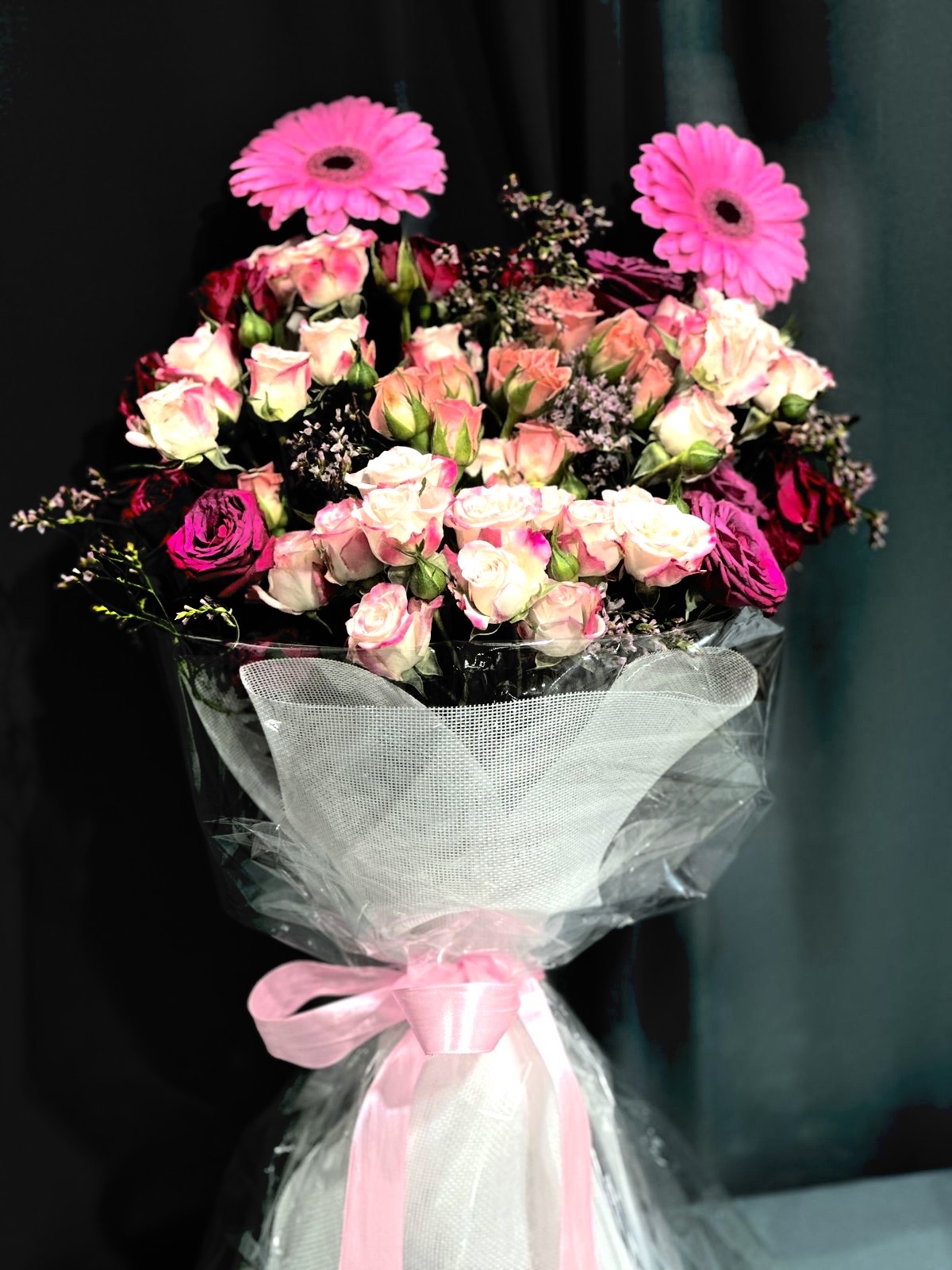 PINK LITE BABY ROSES WITH GERBERA HAND BOUQUET