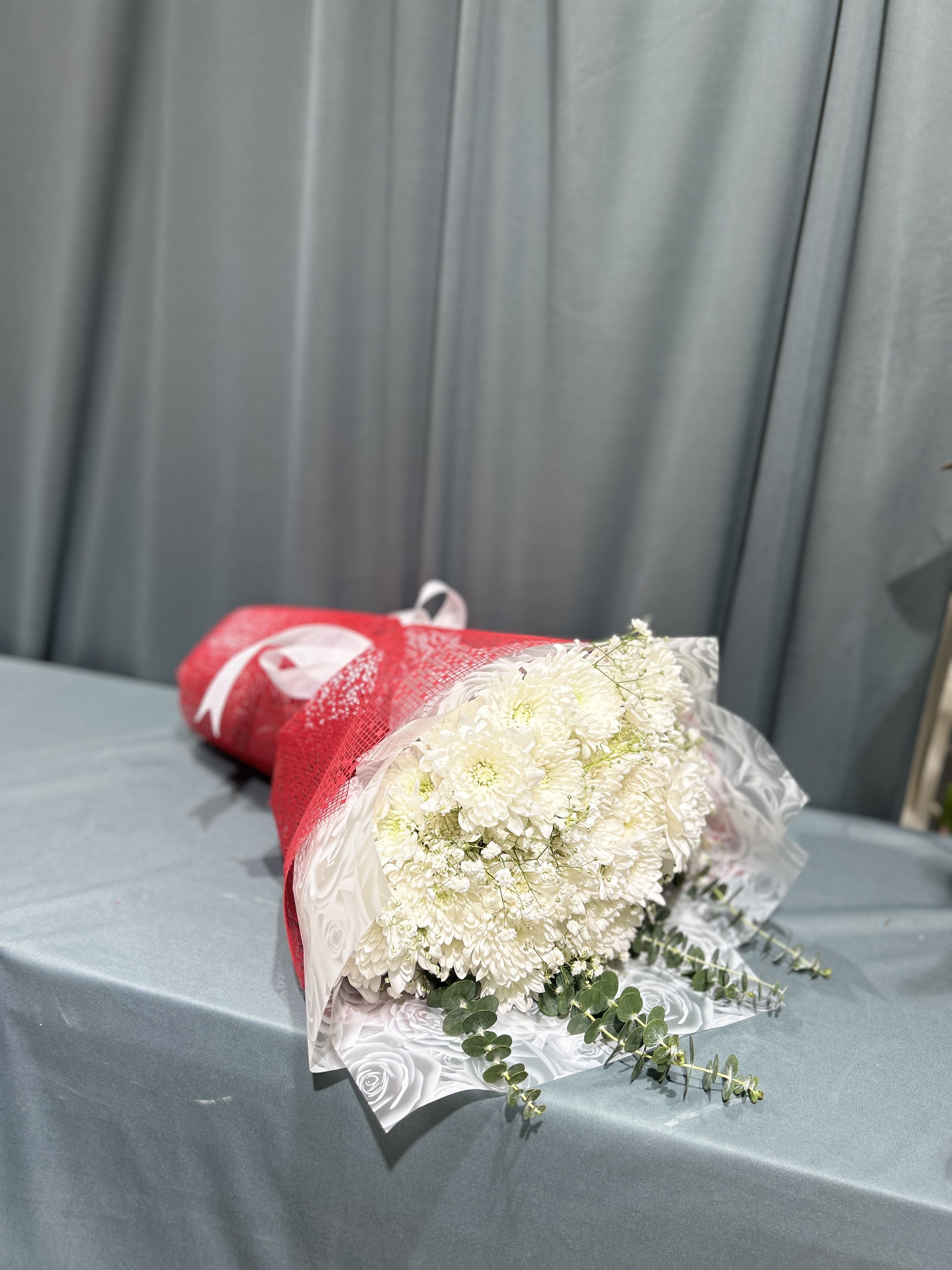 White Chrysanthemum flowers hand bouquet_img_1