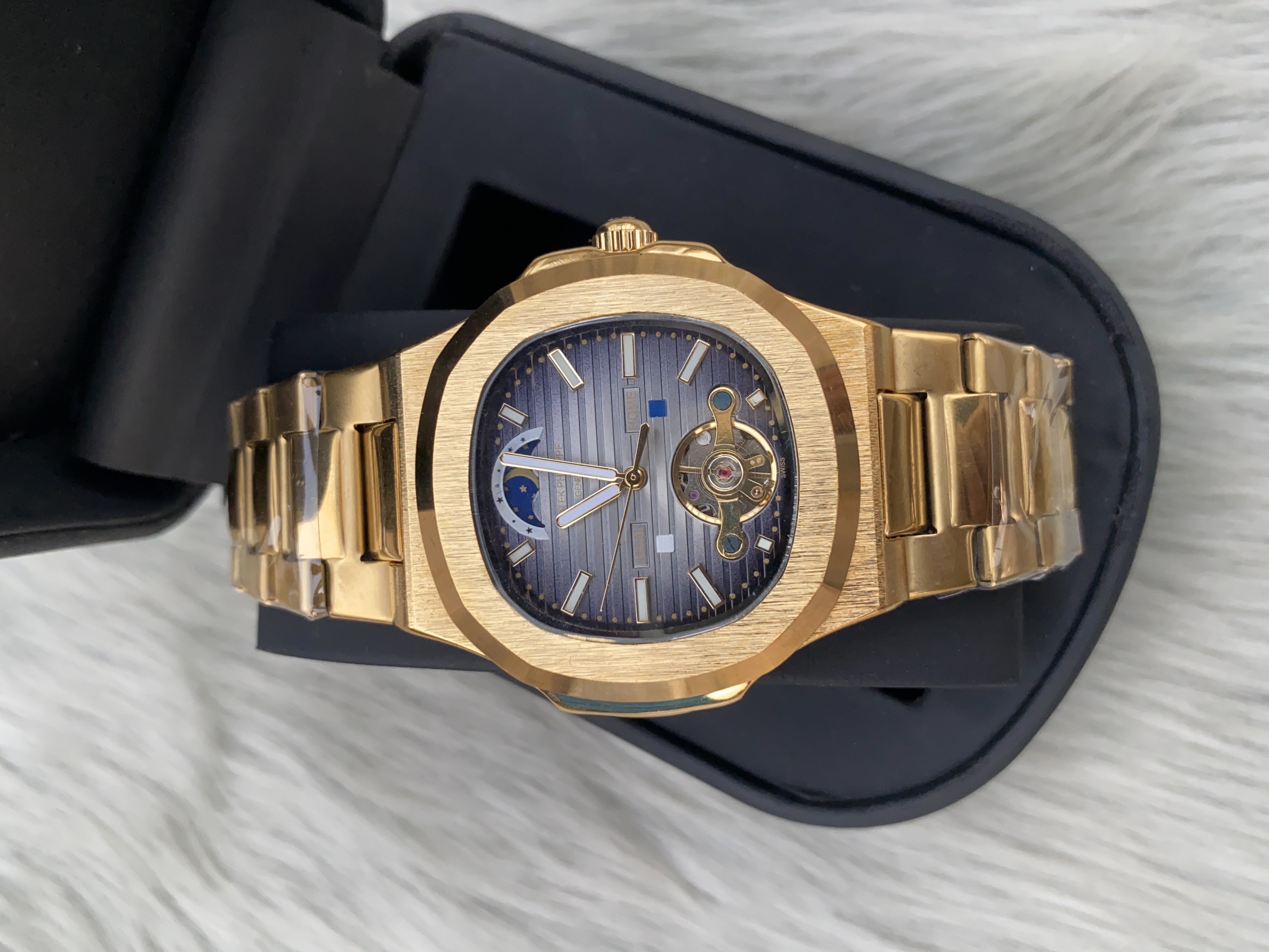 Patek AA nautilus automatic (golden)