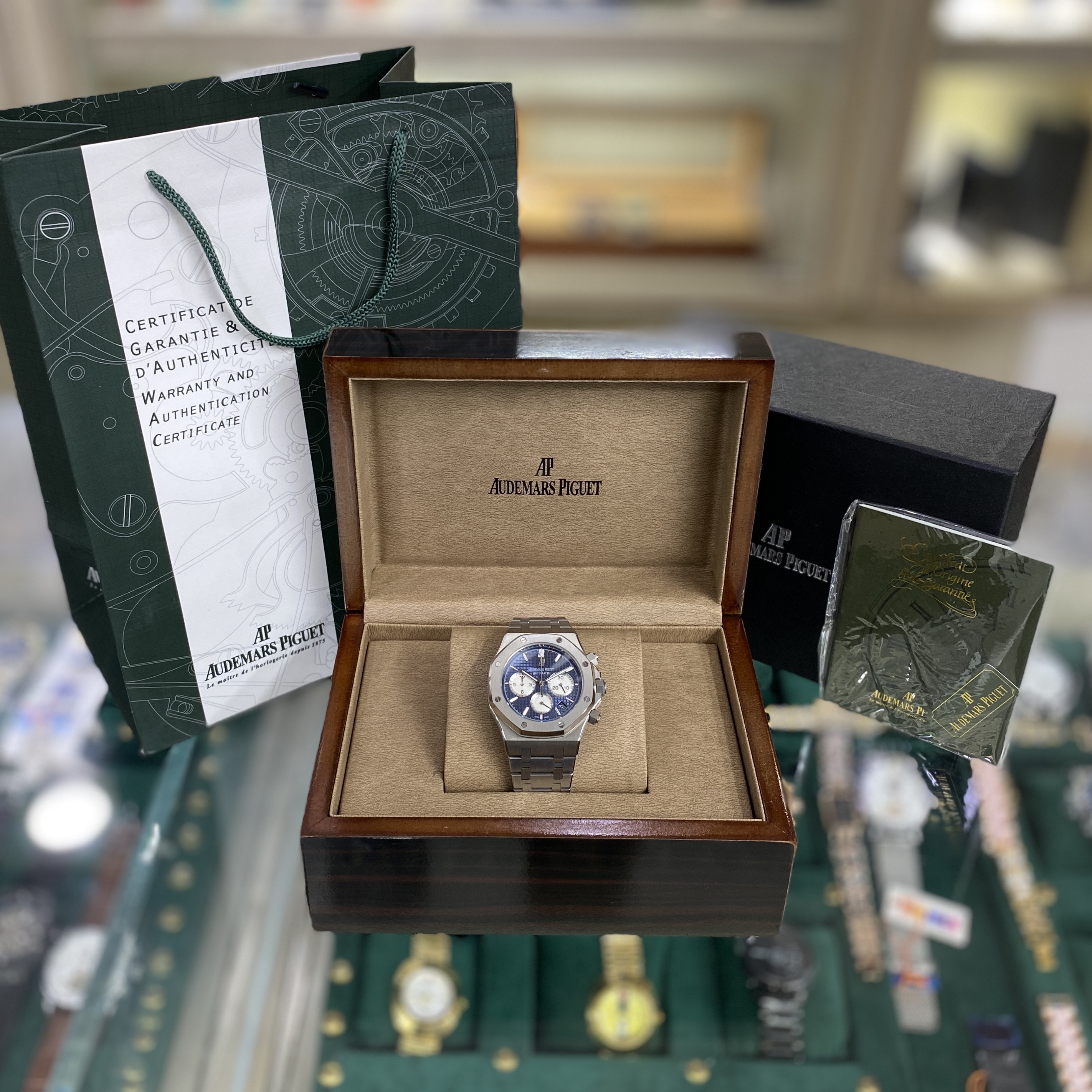 AP box (only packaging, no watch)