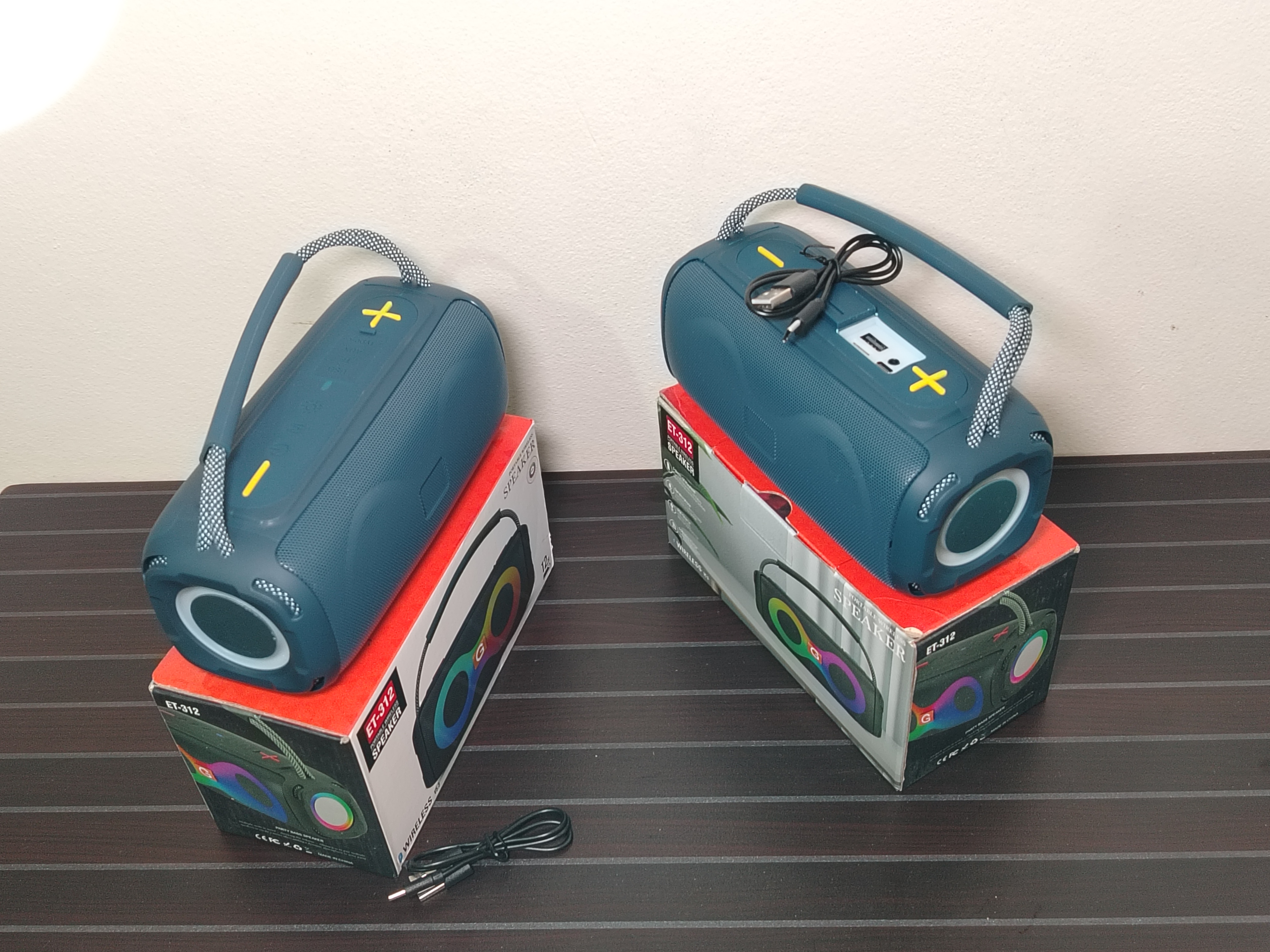 ET-312 Portable Wireless Speaker with RGB Light - Image 4
