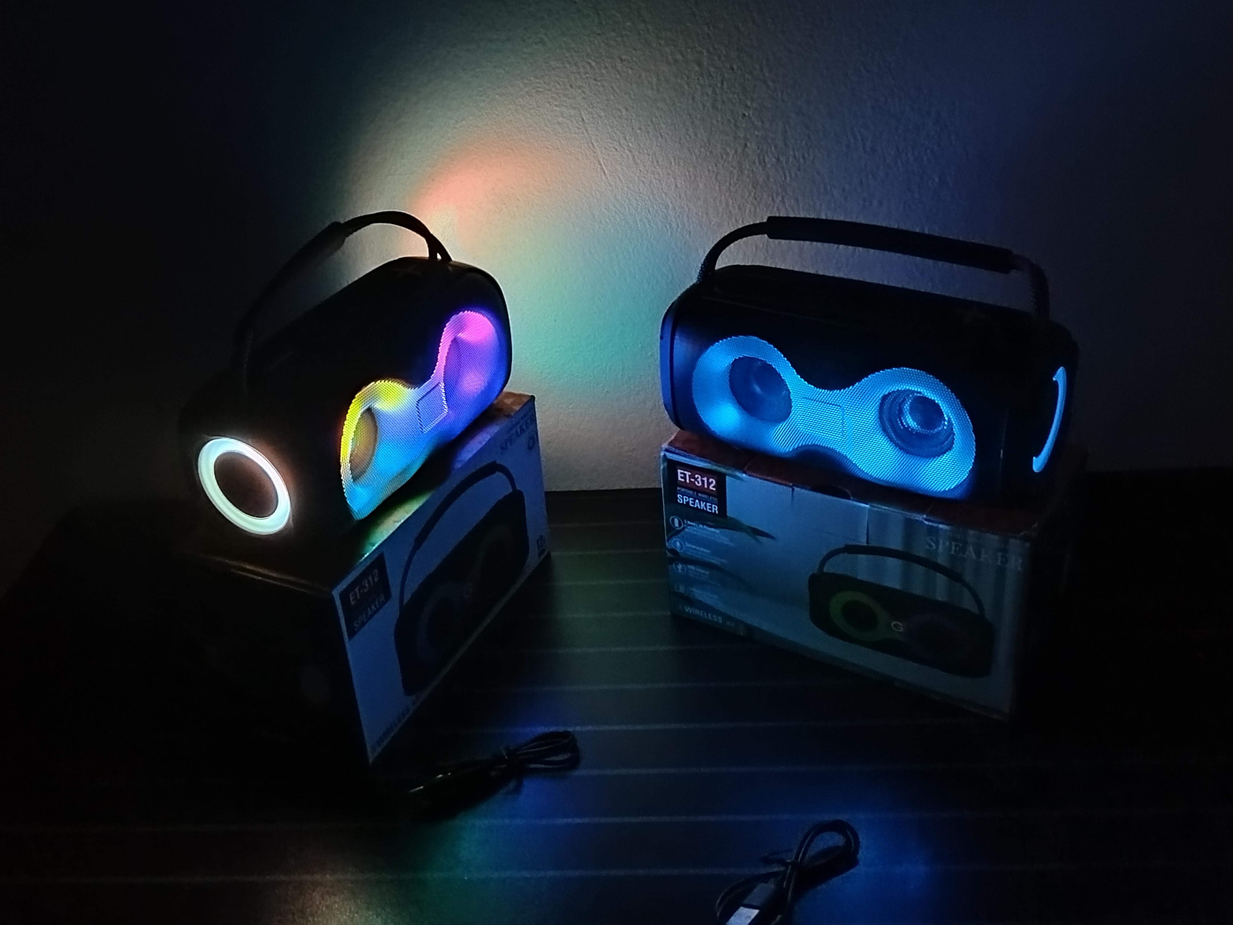 ET-312 Portable Wireless Speaker with RGB Light - Image 5
