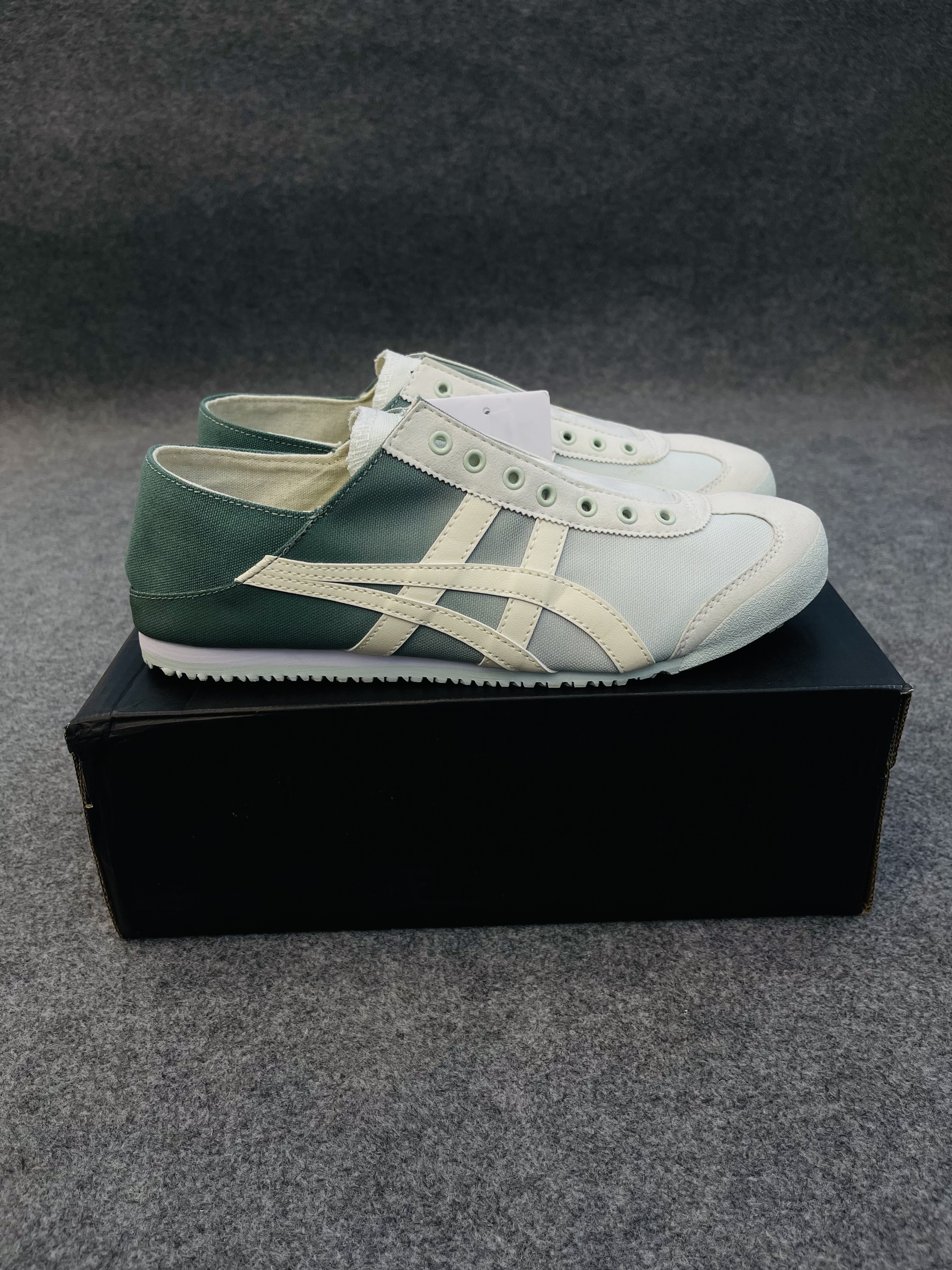Onitsuka Tiger Slip On