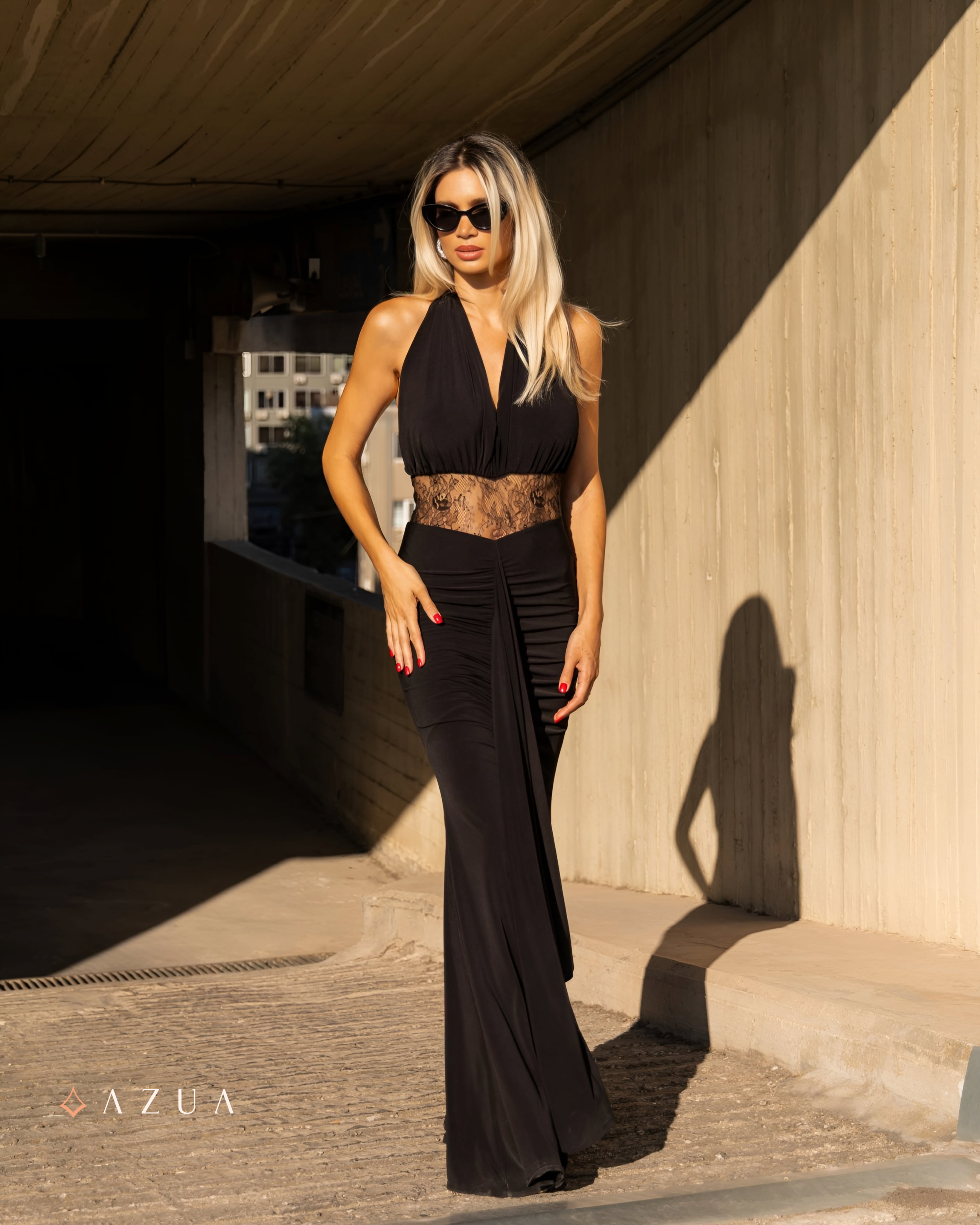 Black Plunge Neck Lace Maxi Dress_img_4