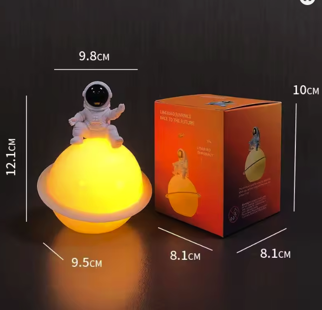 Astronaut-themed LED night light with 3D moon design - Battery Operated_img_7