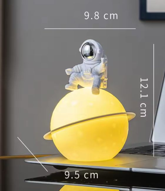 Astronaut-themed LED night light with 3D moon design - Battery Operated_img_9