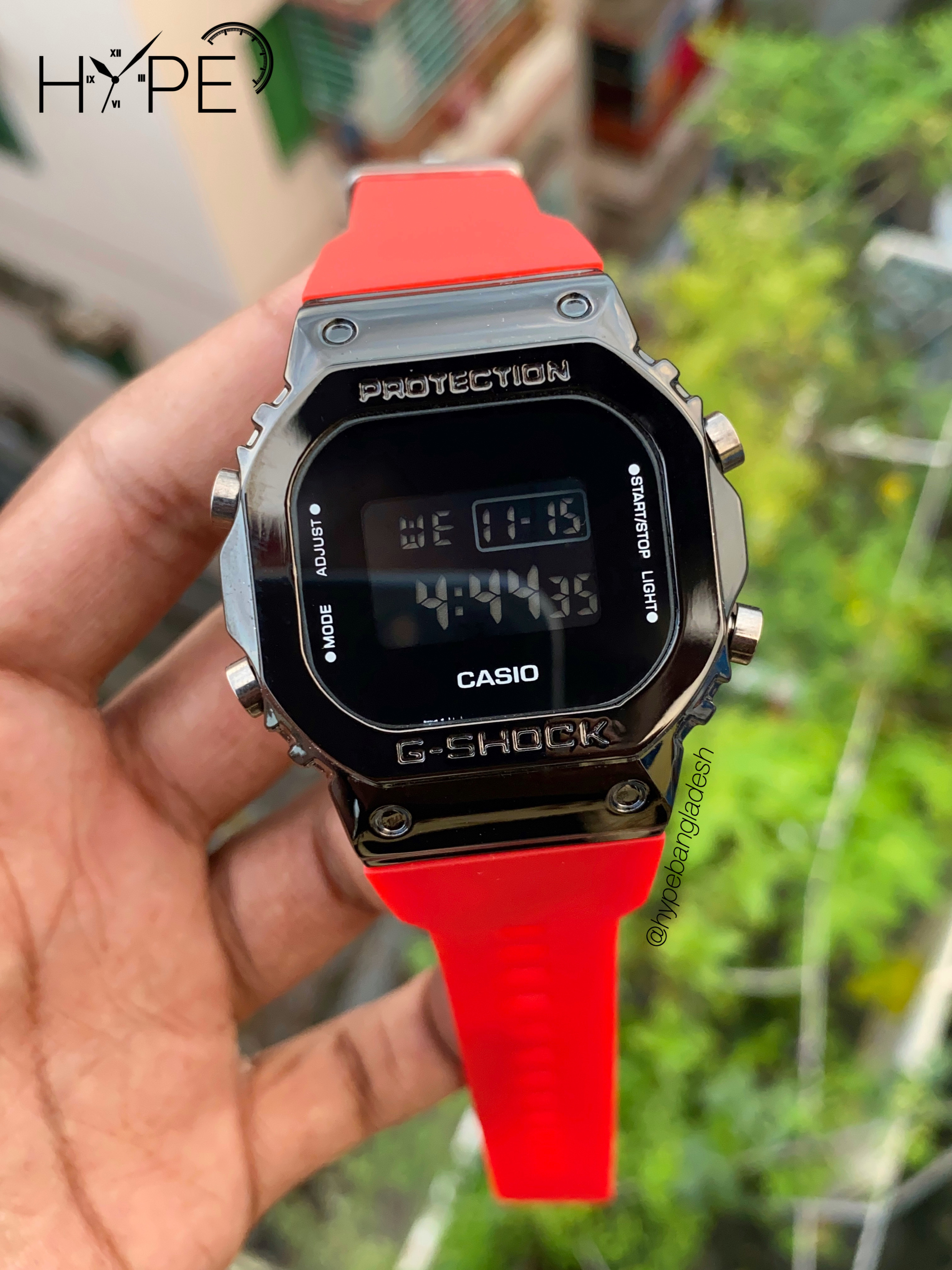 G-Shock digital square dial (Red)