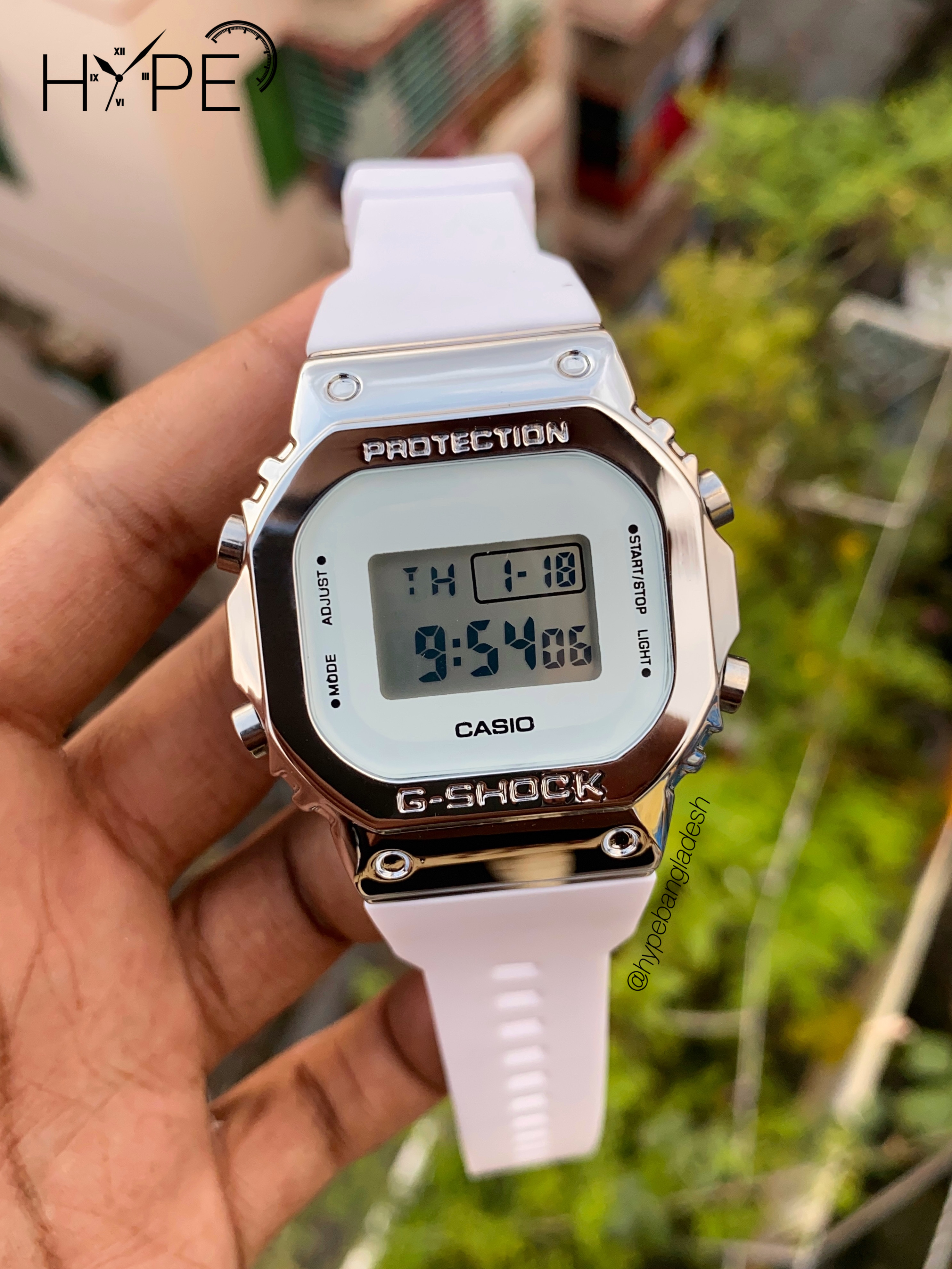 G-Shock digital square dial (White)