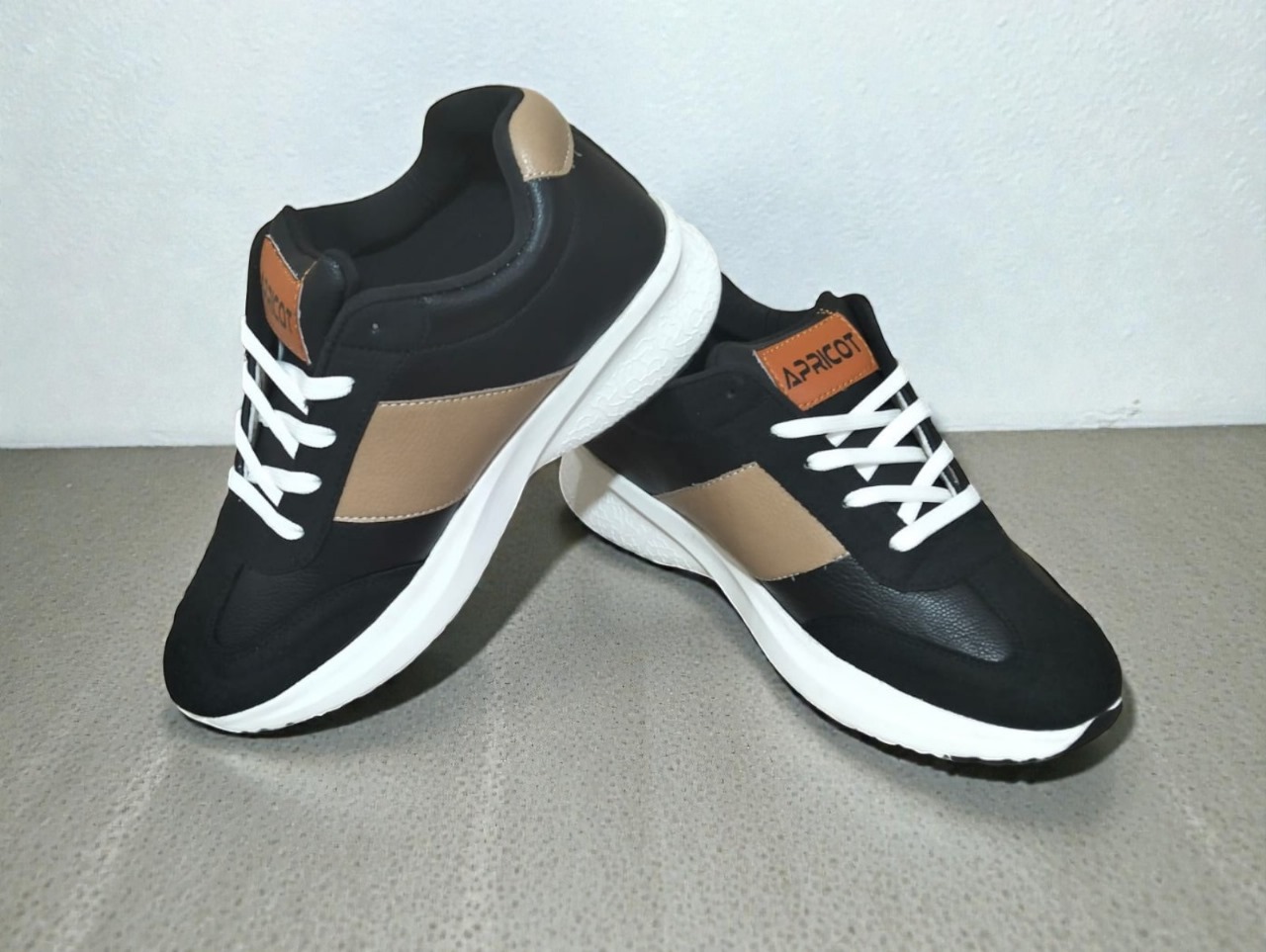Premium Fashionable Sneakers (ADS-56)_img_1