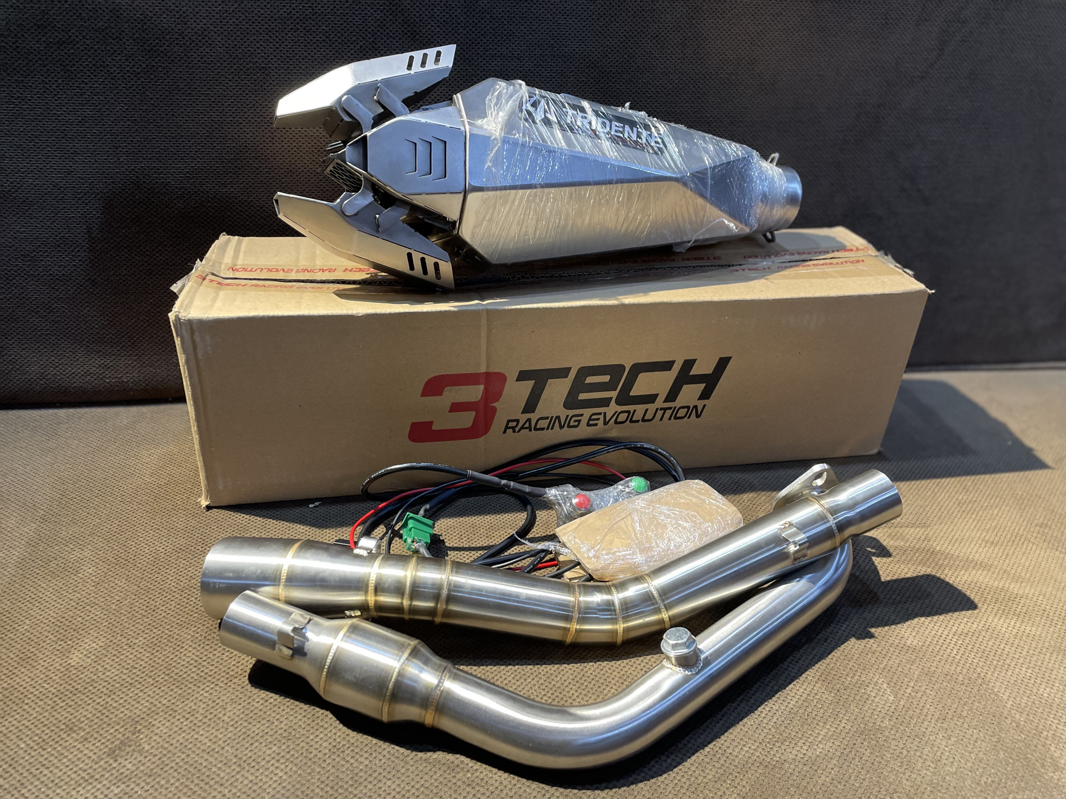 EXHAUST SYSTEM